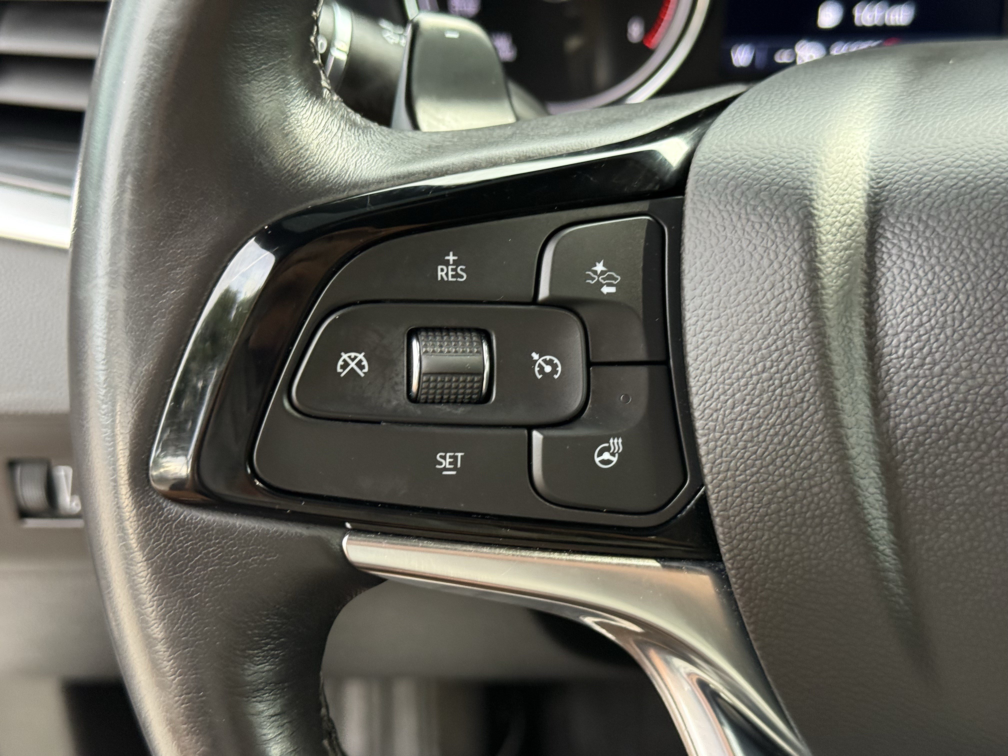 Used 2024 Buick Enclave Essence w/ Experience Buick Package FWD image 16
