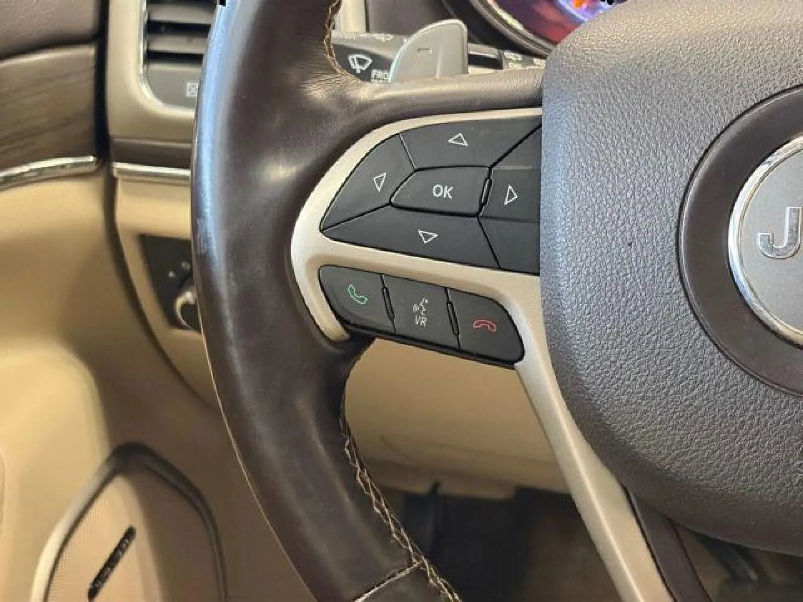 Used 2016 Jeep Grand Cherokee Overland w/ Advanced Technology Group AWD/4WD image 26