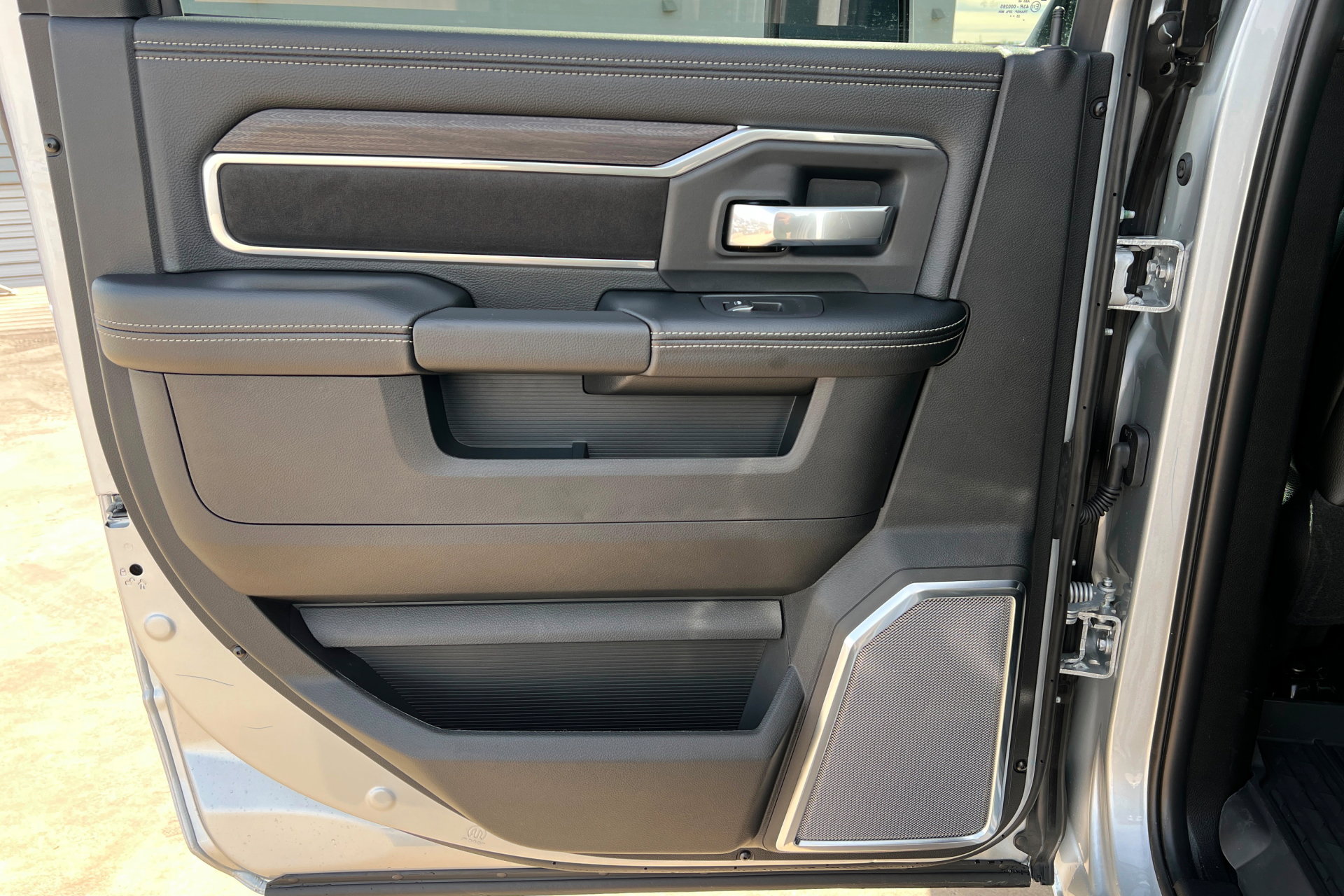 New 2026 RAM 3500 Laramie AWD/4WD image 18