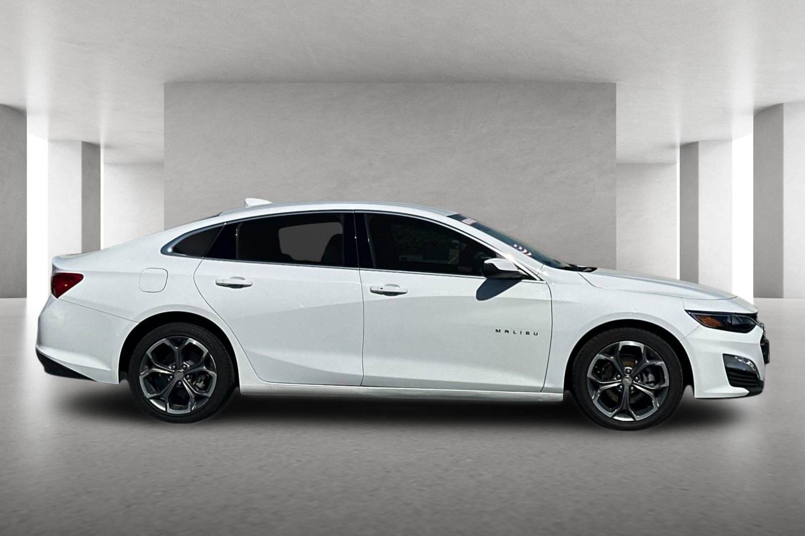 Used 2024 Chevrolet Malibu LT image 3