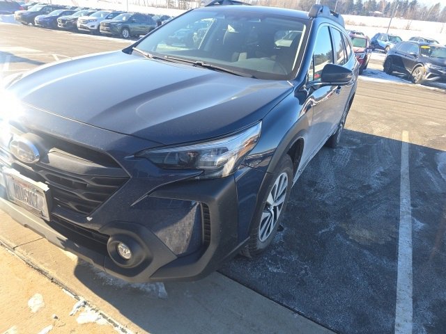 Used 2023 Subaru Outback Premium image 5