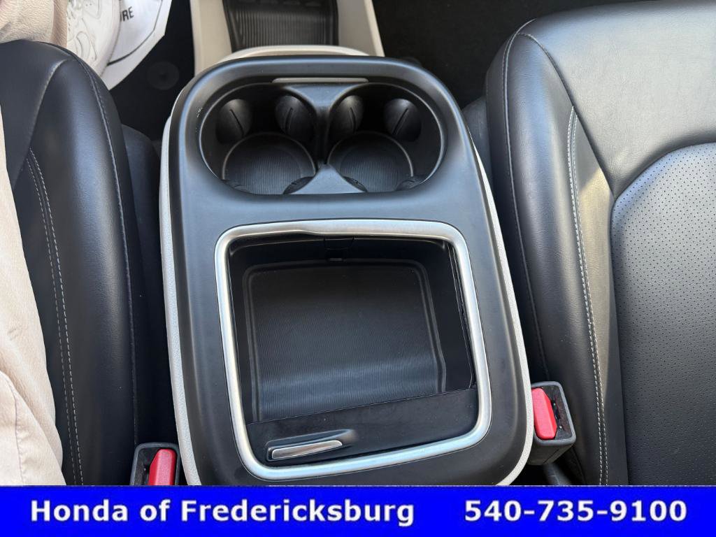 Used 2023 Chrysler Pacifica Touring-L image 25