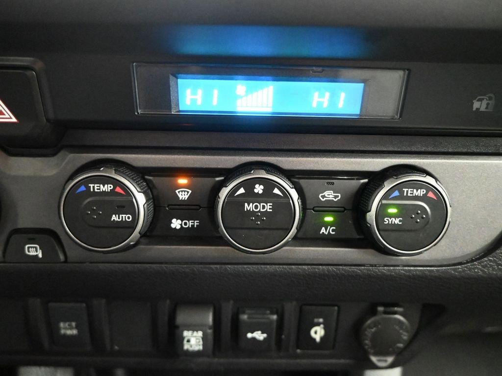 Used 2022 Toyota Tacoma TRD Off-Road image 16