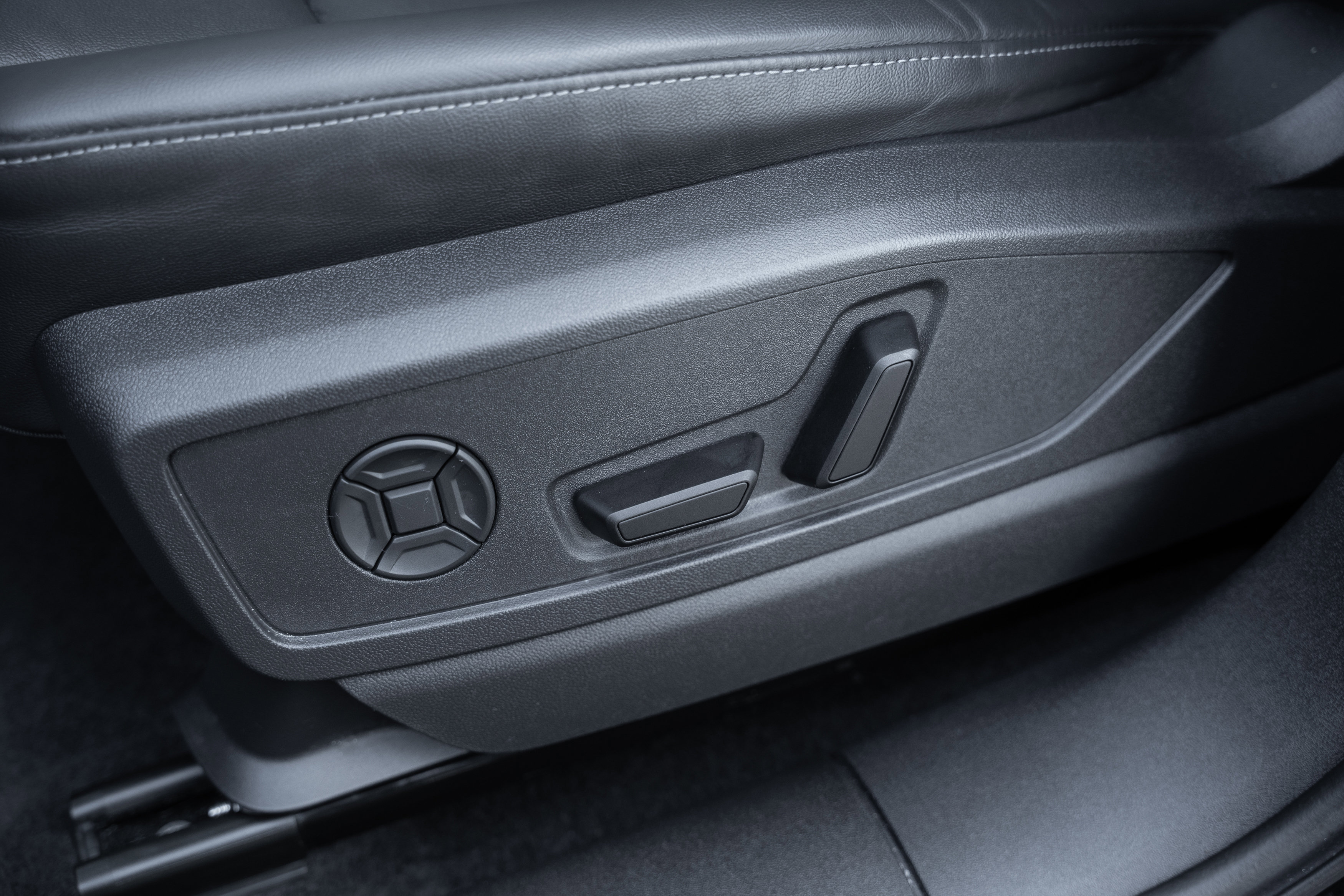 Certified 2025 Audi Q5 Premium w/ Convenience Package image 21