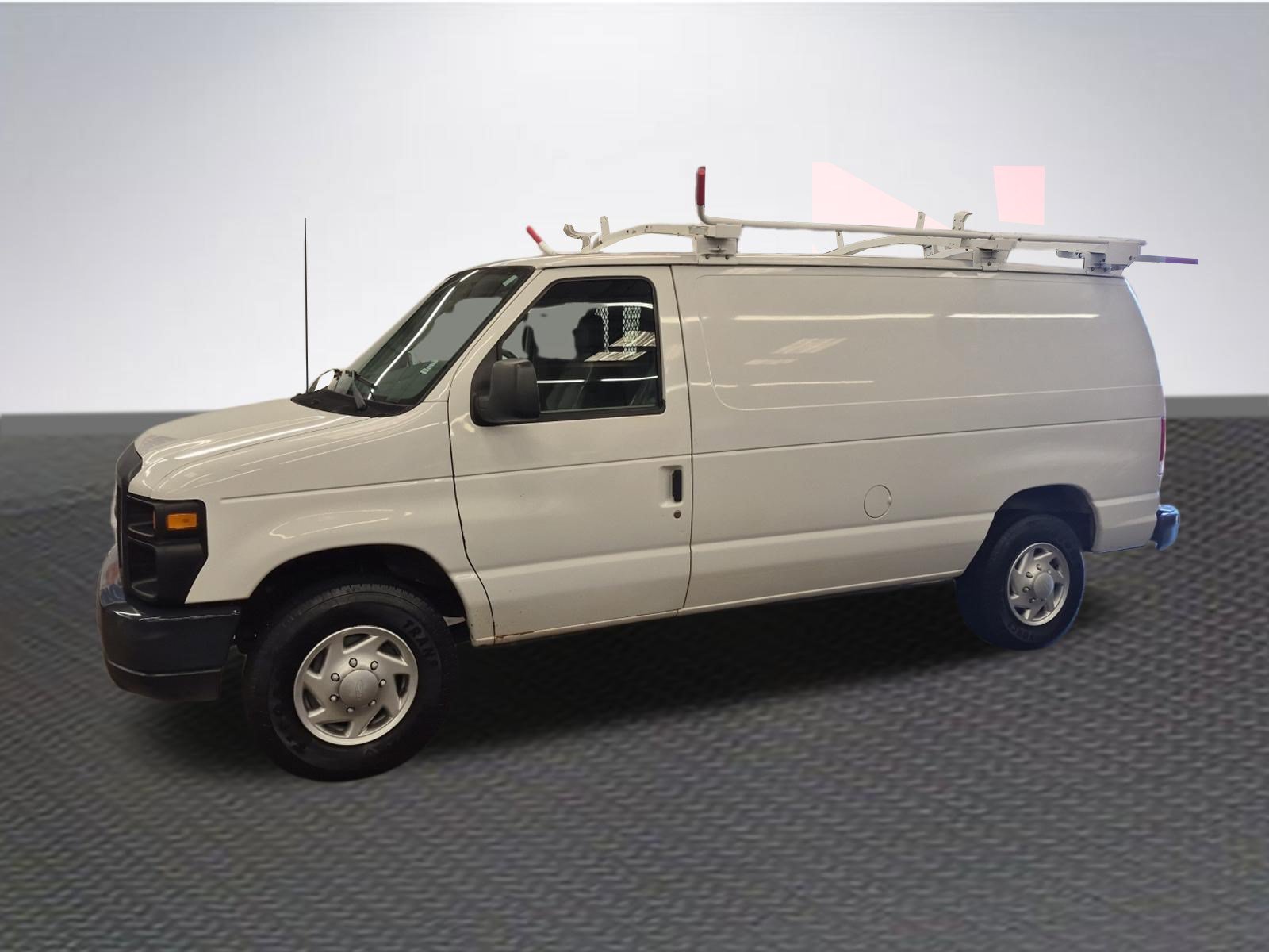 Used 2014 Ford E-250 and Econoline 250 RWD image 2