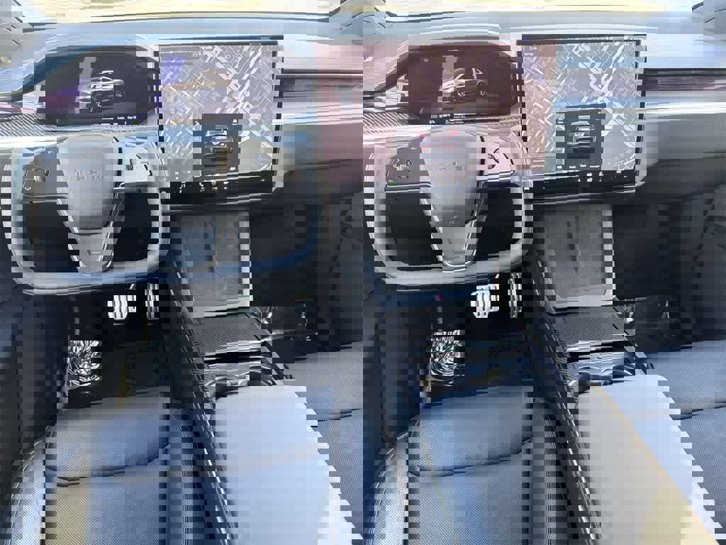 Used 2022 Tesla Model X Plaid image 12