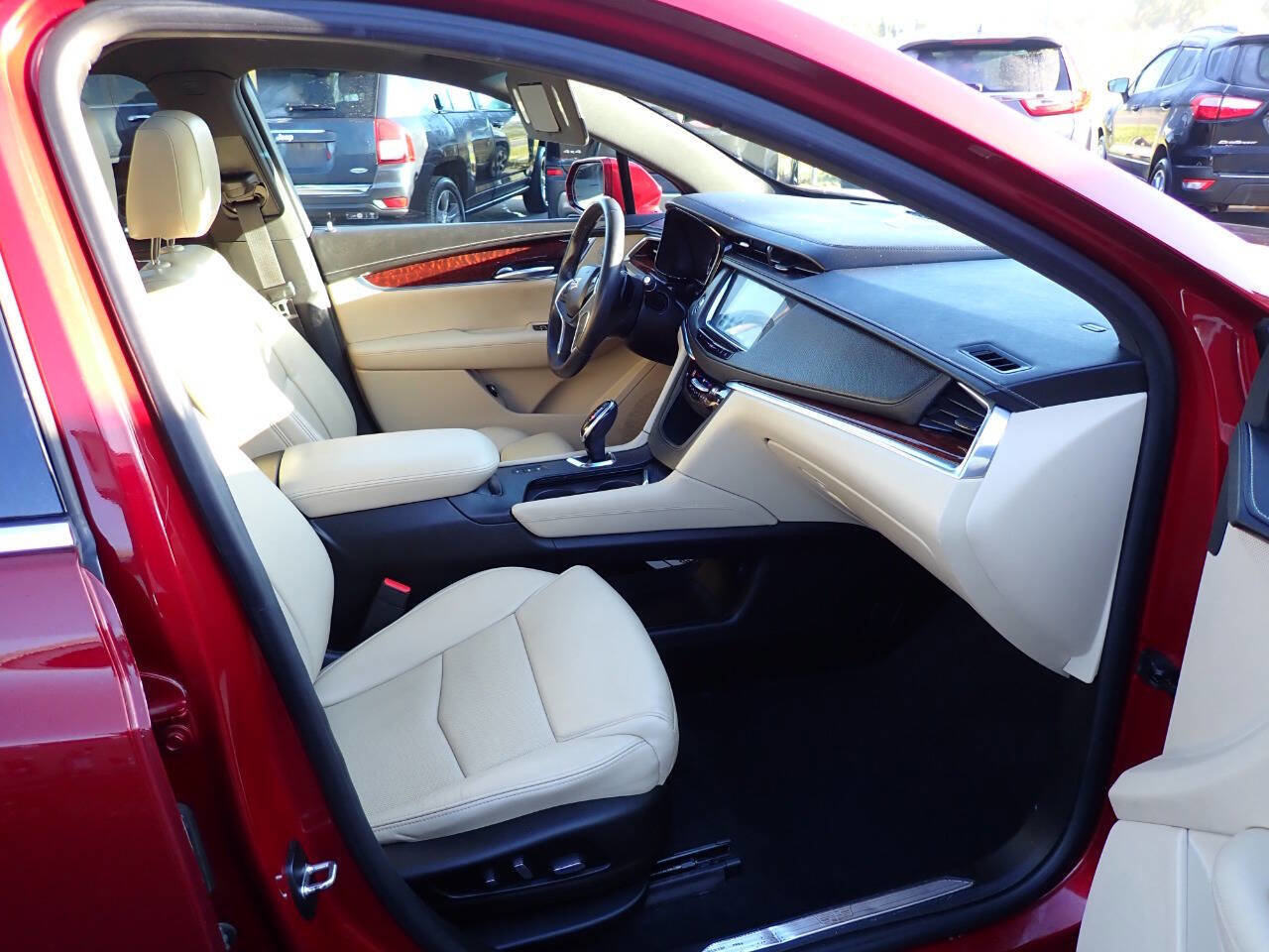 Used 2017 Cadillac XT5 Premium Luxury w/ LPO, Wheel Lock Package image 11