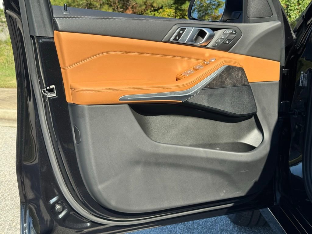 Used 2024 BMW X7 xDrive40i w/ Parking Assistance Package image 28