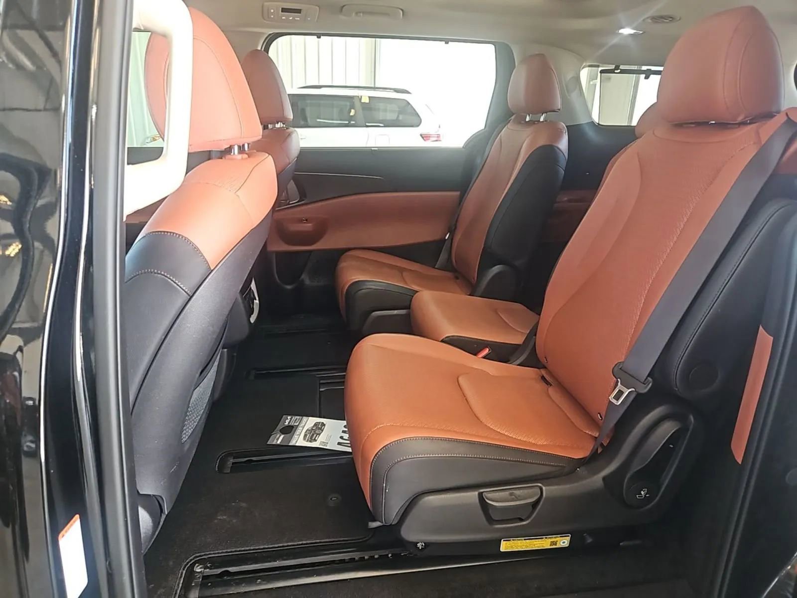 Used 2025 Kia Carnival SX Prestige image 9