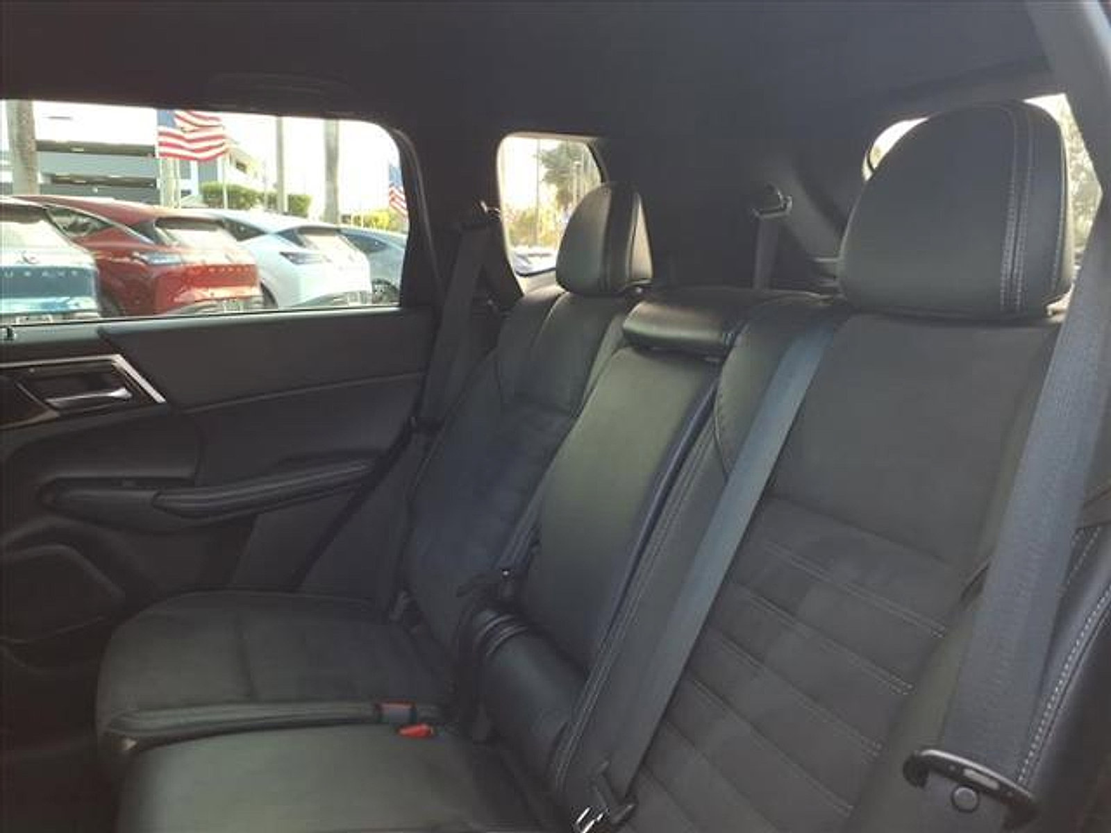 Used 2023 Mitsubishi Outlander SE Black Edition image 19