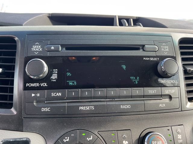 Used 2011 Toyota Sienna LE w/ Towing Pkg image 19