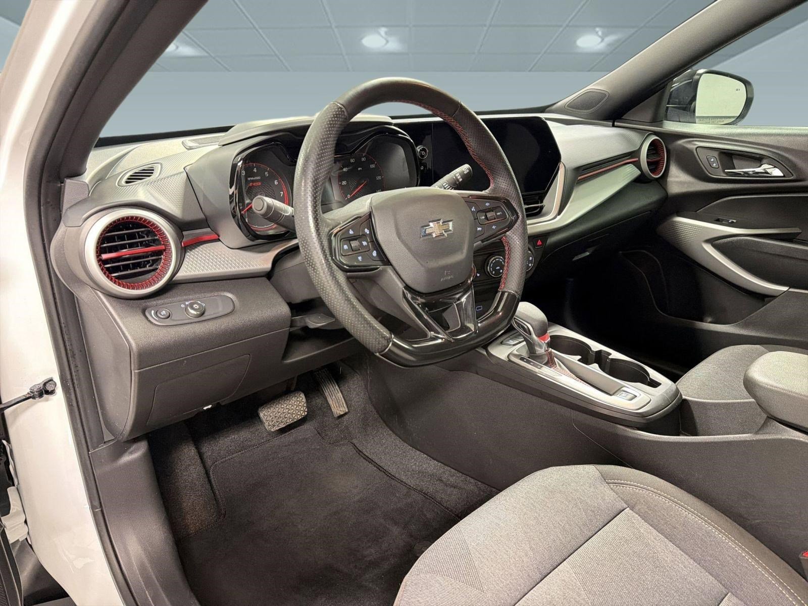 Used 2024 Chevrolet Trax RS w/ Driver Confidence Package image 3