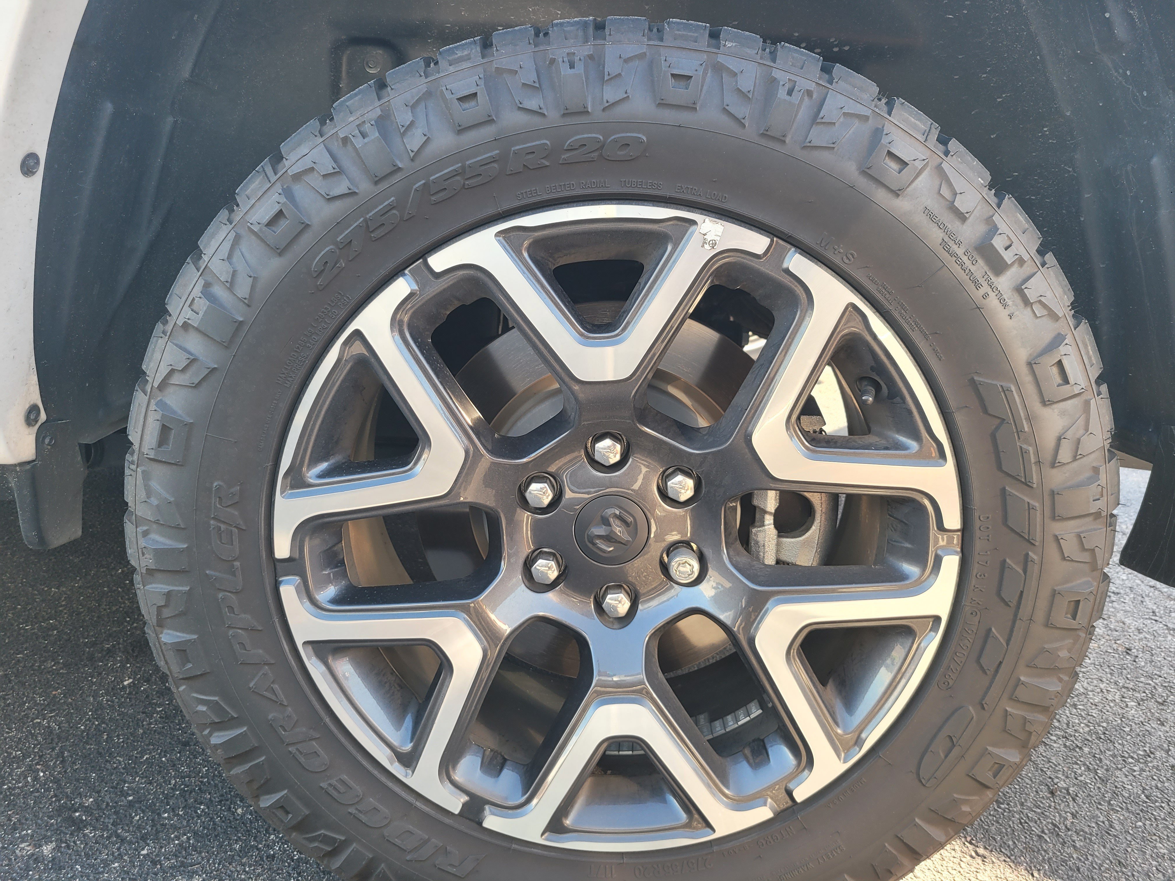 Used 2025 RAM 1500 Laramie AWD/4WD image 7