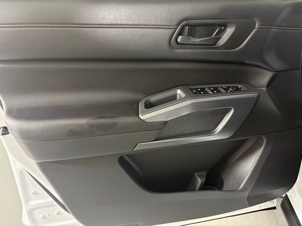 Used 2025 Nissan Pathfinder Rock Creek image 14