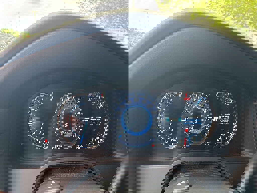 Used 2018 Cadillac Escalade ESV Luxury image 10