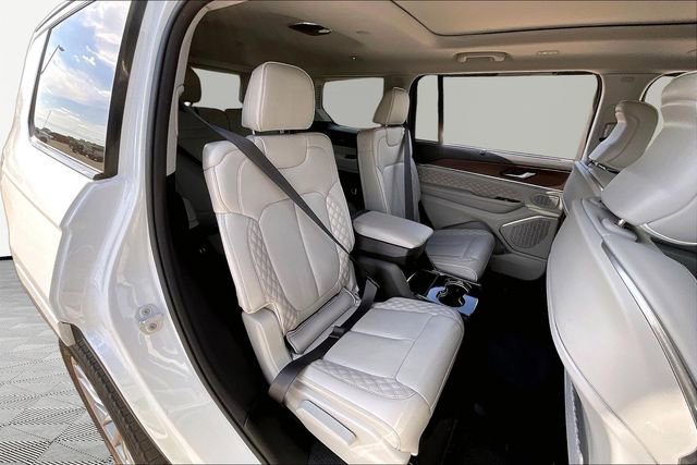 Used 2023 Jeep Grand Cherokee L Summit w/ Advanced Protech Group IV AWD/4WD image 17