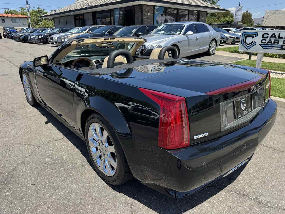 Used 2009 Cadillac XLR RWD image 4