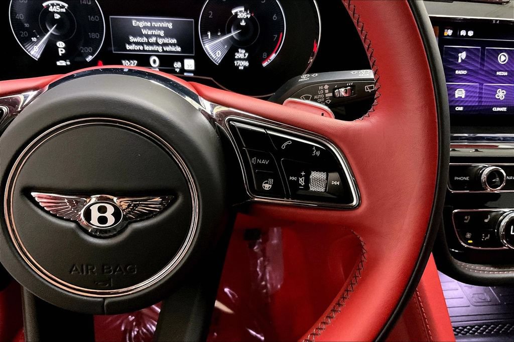 Used 2022 Bentley Bentayga AWD/4WD image 24