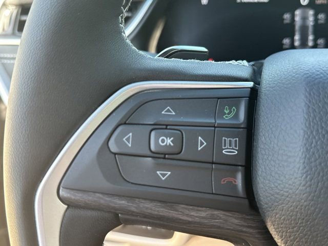 New 2025 Jeep Grand Cherokee Limited w/ Black Appearance Package image 22