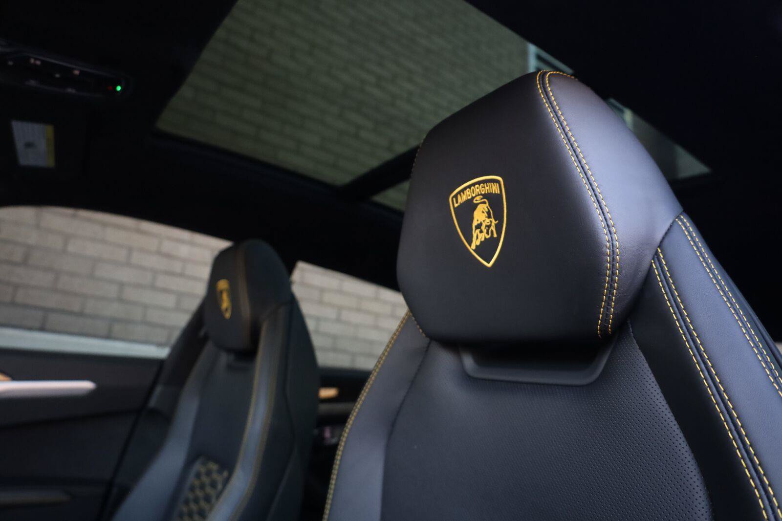 Used 2021 Lamborghini Urus AWD/4WD image 29