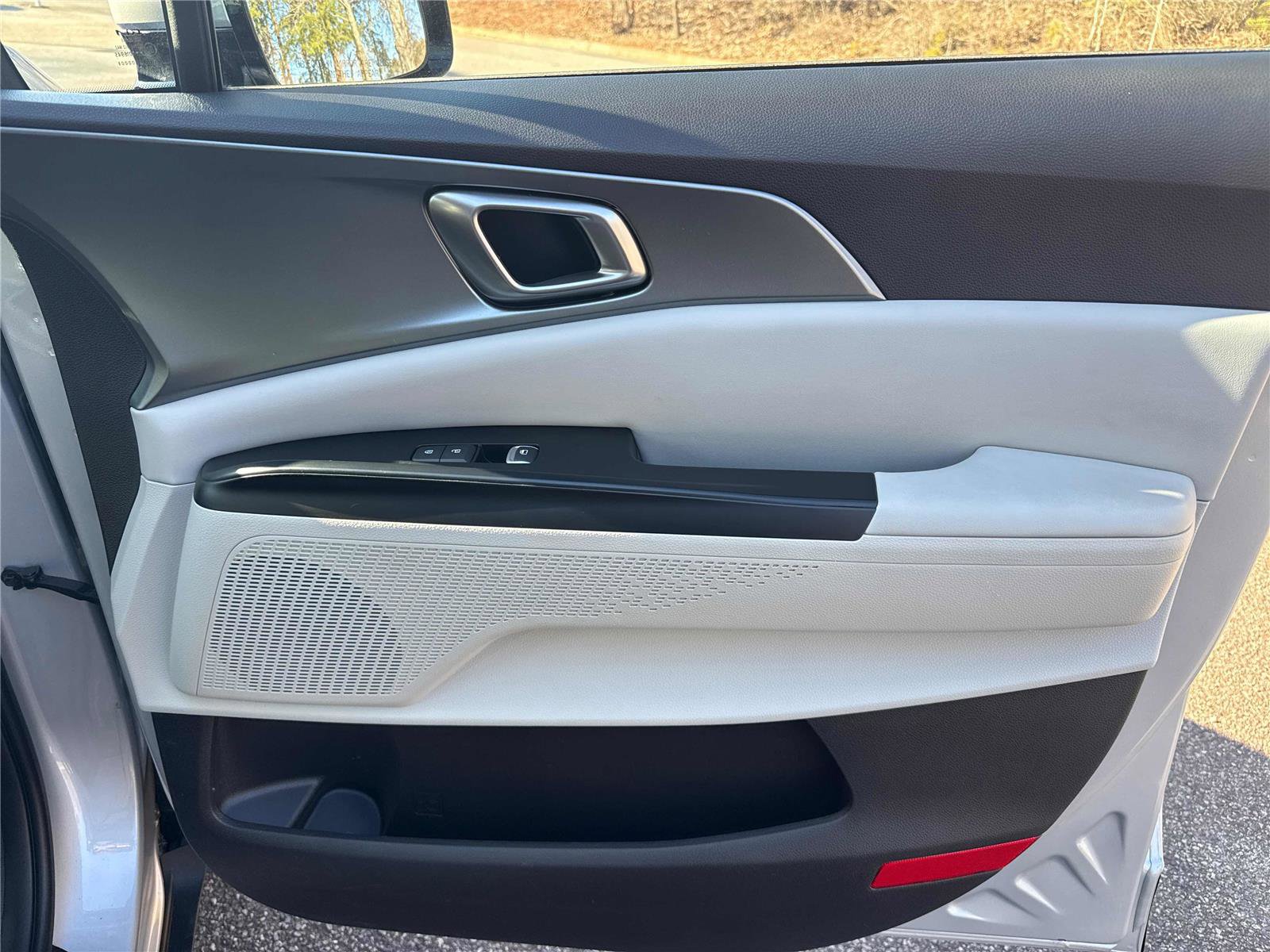 Used 2023 Kia Carnival LX image 24