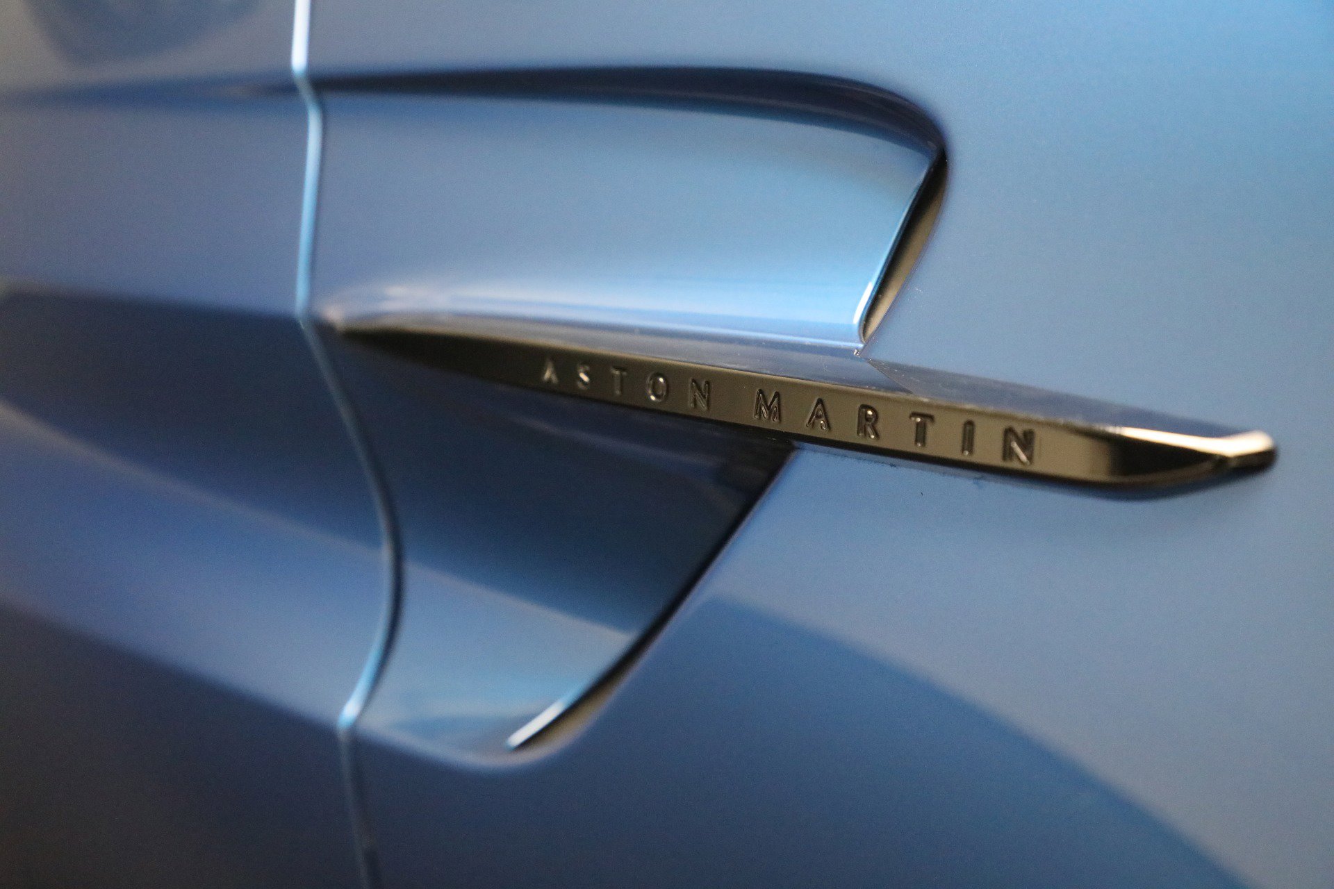 Used 2025 Aston Martin V8 Vantage Coupe image 30