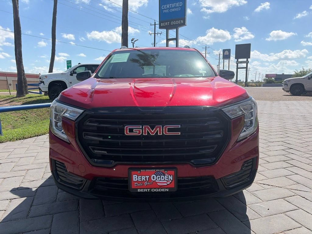 Used 2024 GMC Terrain SLE FWD image 2