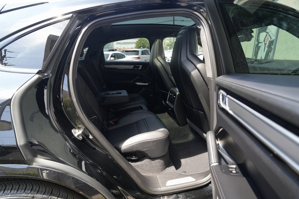 Used 2022 Porsche Cayenne Turbo image 21
