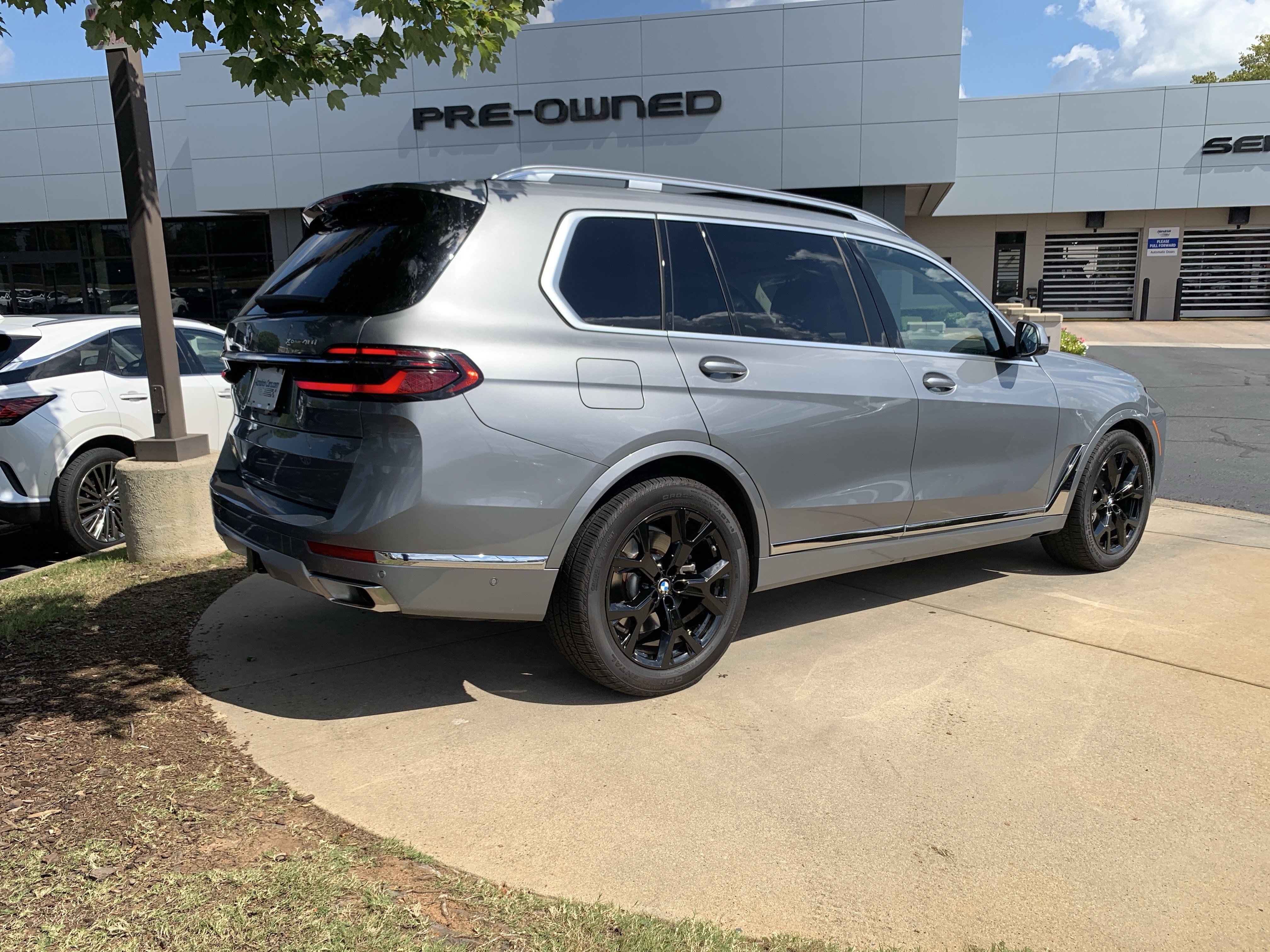 Used 2023 BMW X7 xDrive40i w/ Premium Package AWD/4WD image 10