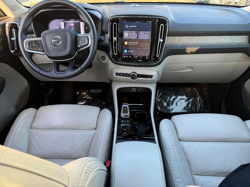 Certified 2023 Volvo XC40 B5 Ultimate w/ Protection Package Premier image 12