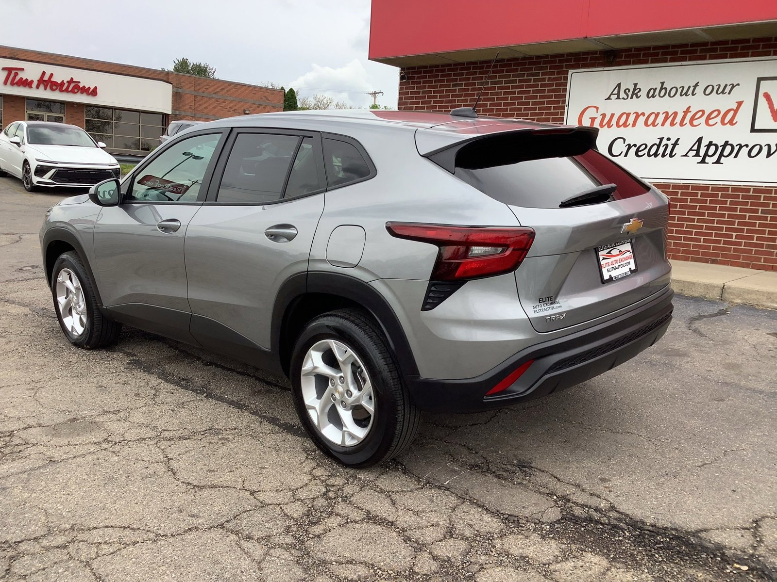 Used 2024 Chevrolet Trax LS w/ LS Convenience Package image 5