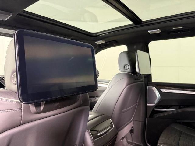 Certified 2025 Cadillac Escalade ESV Sport Platinum w/ LPO, ONYX Package AWD/4WD image 25