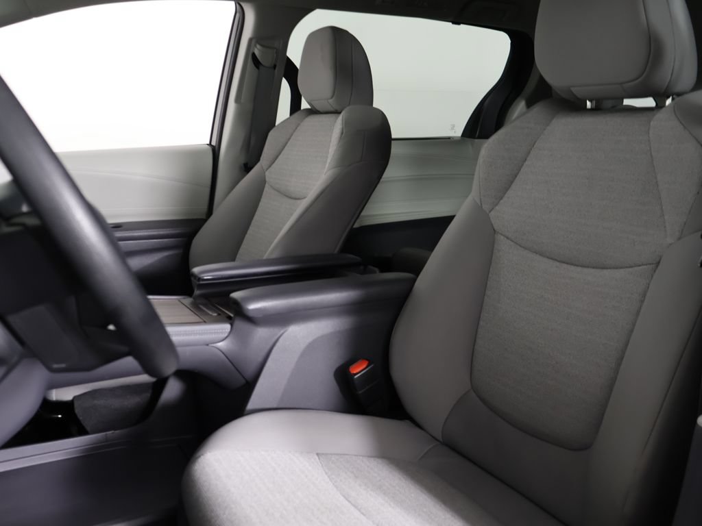 Used 2024 Toyota Sienna LE AWD/4WD image 25