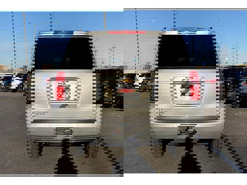 Used 2018 Chevrolet Suburban LT image 4