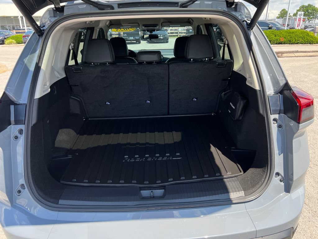 Used 2025 Nissan Rogue SV AWD/4WD image 9