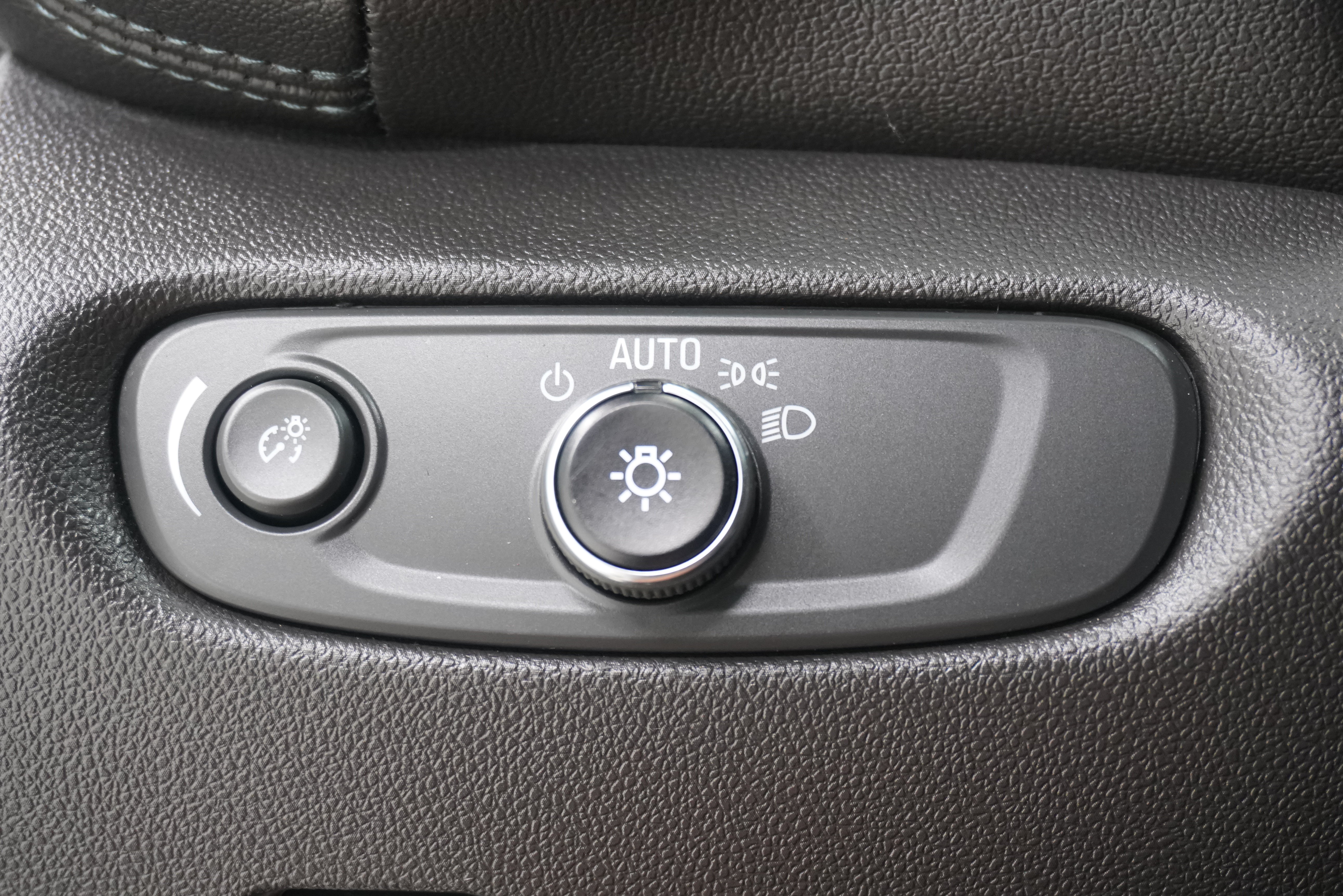 Used 2021 Chevrolet Blazer LT FWD image 22