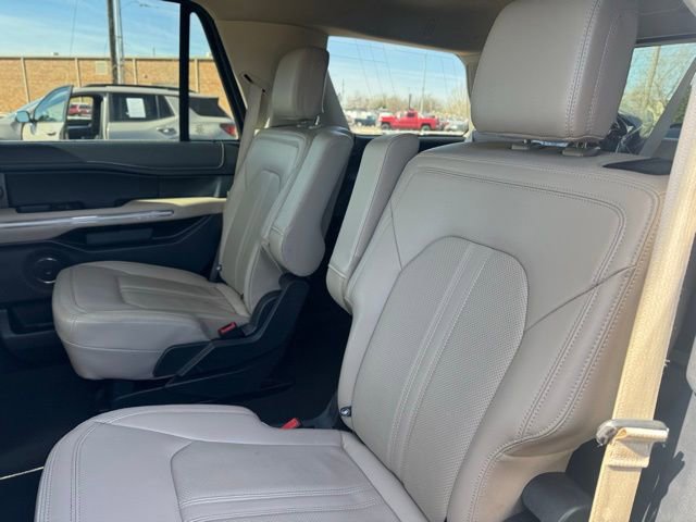 Used 2024 Ford Expedition Limited image 13