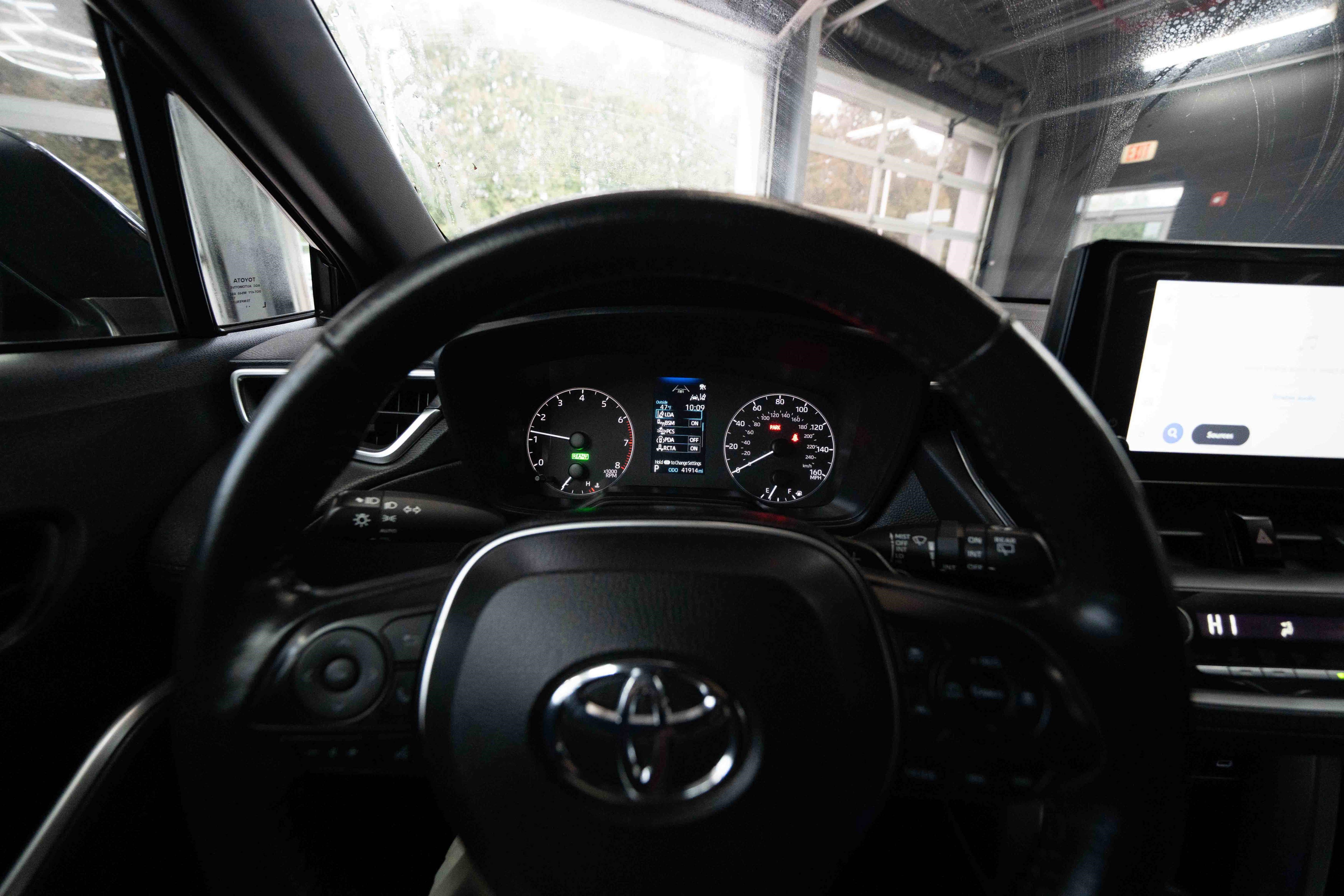 Used 2023 Toyota Corolla Cross SE image 15