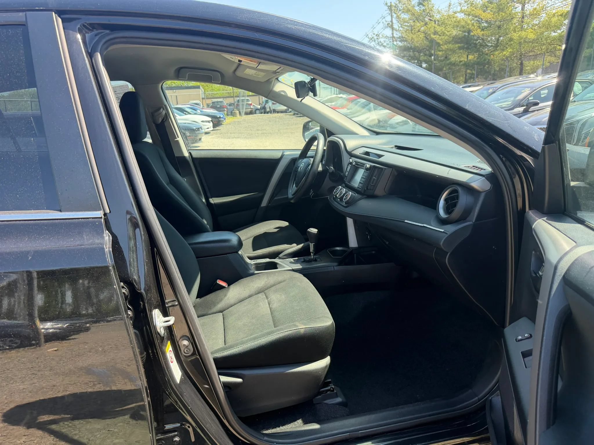 Used 2018 Toyota RAV4 LE w/ All Weather Liner Package AWD/4WD image 28