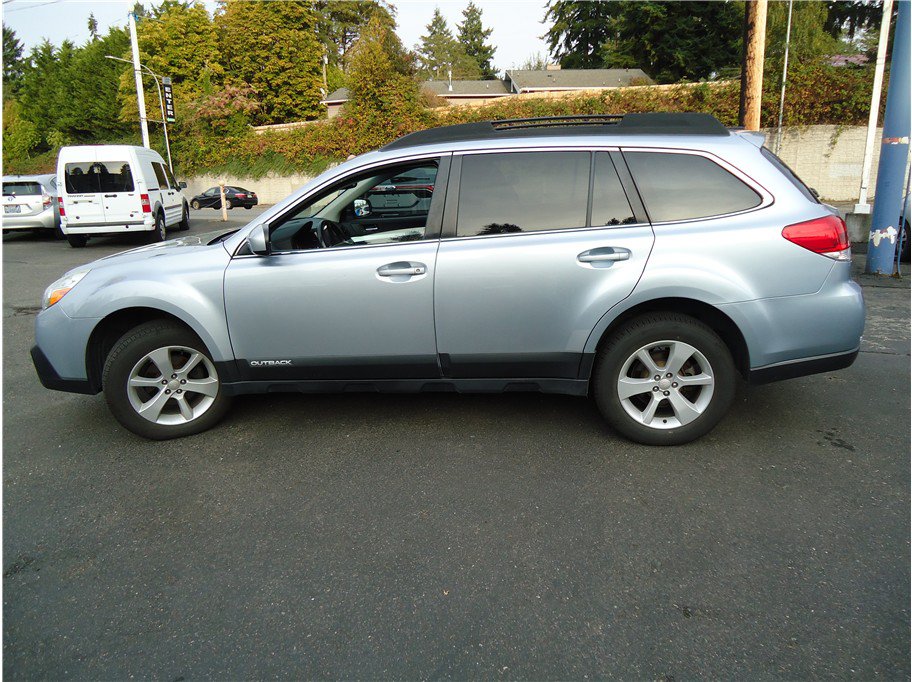 Used 2014 Subaru Outback 2.5i Premium w/ Moonroof Package AWD/4WD image 9