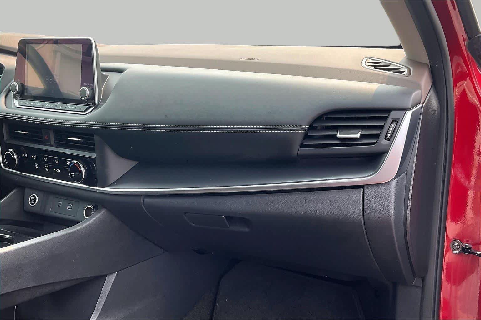 Used 2023 Nissan Rogue S FWD image 16