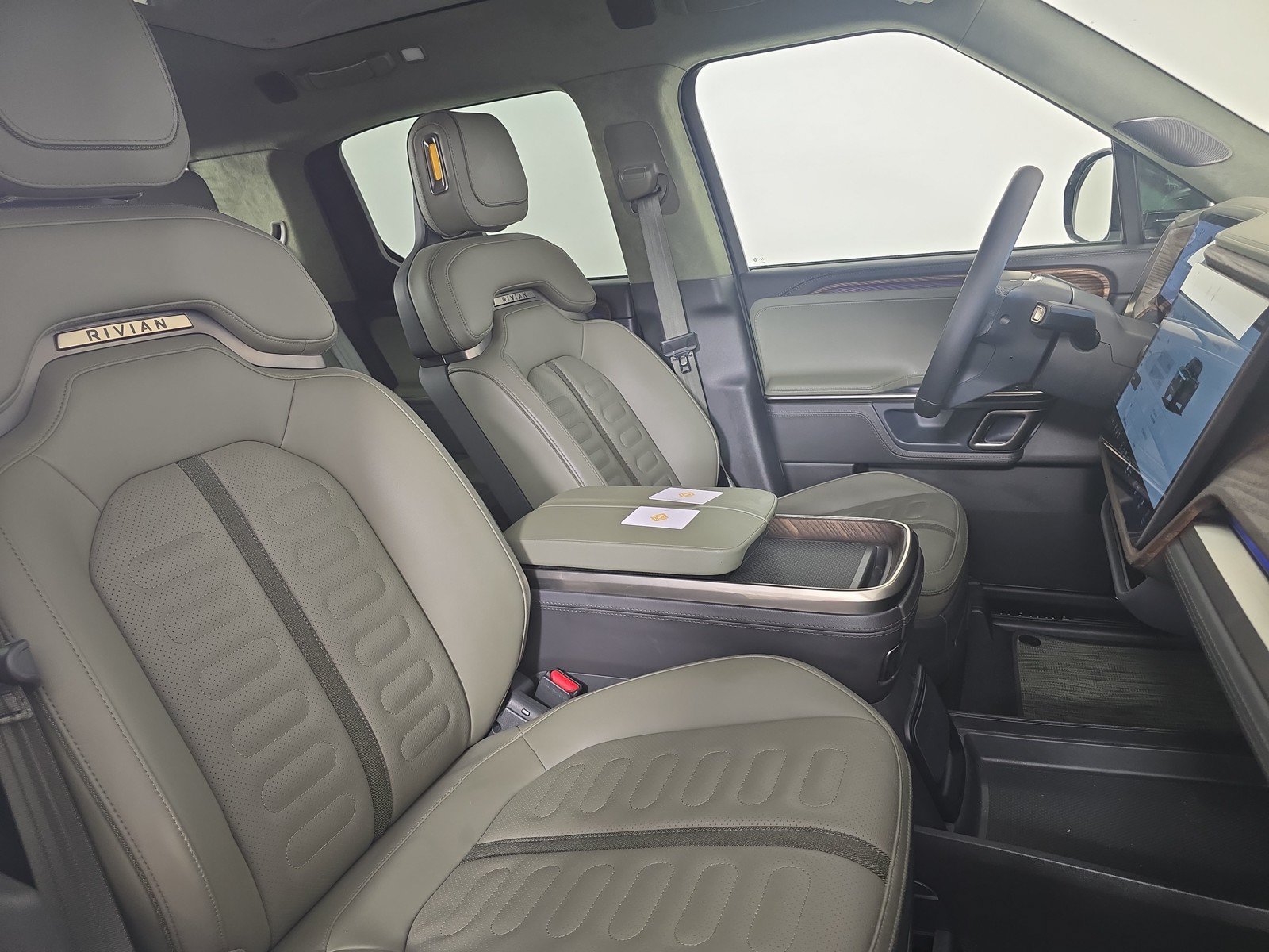 Used 2023 Rivian R1T Adventure AWD/4WD image 24