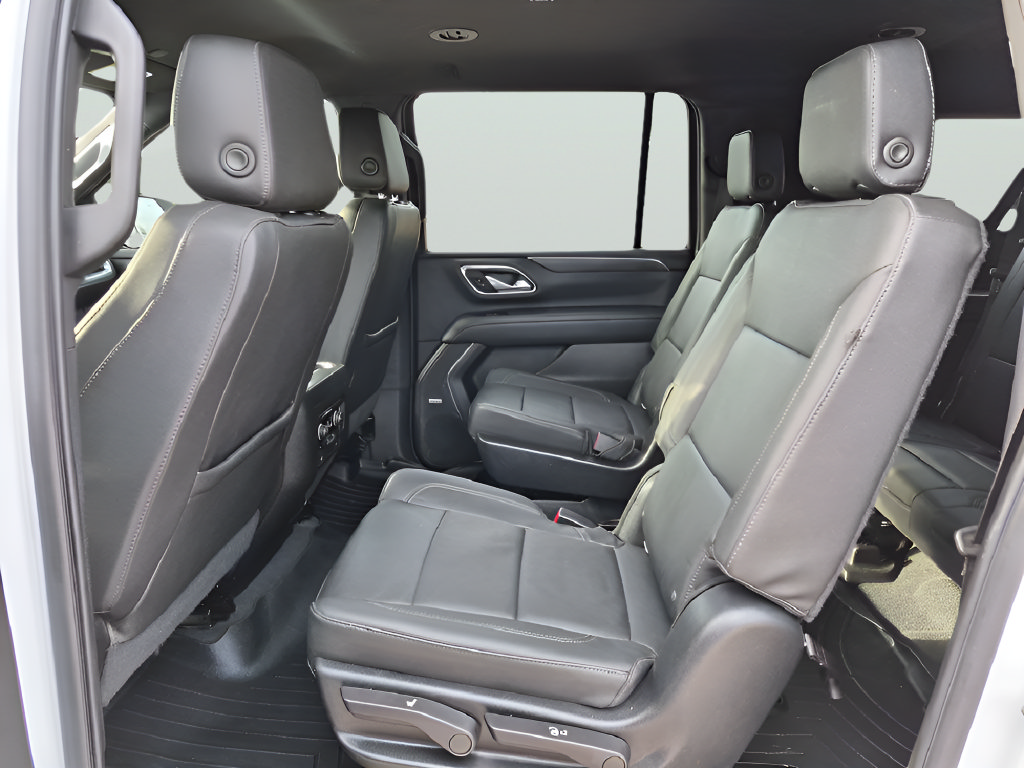 Used 2022 Chevrolet Suburban LT w/ Luxury Package AWD/4WD image 34