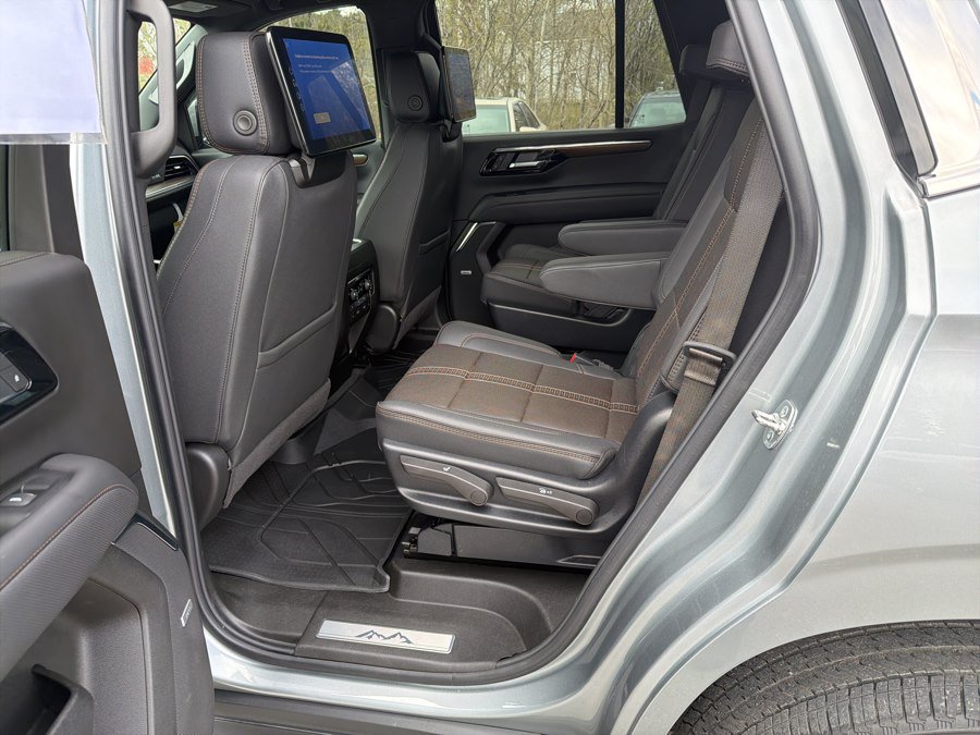 Used 2025 Chevrolet Tahoe High Country AWD/4WD image 7