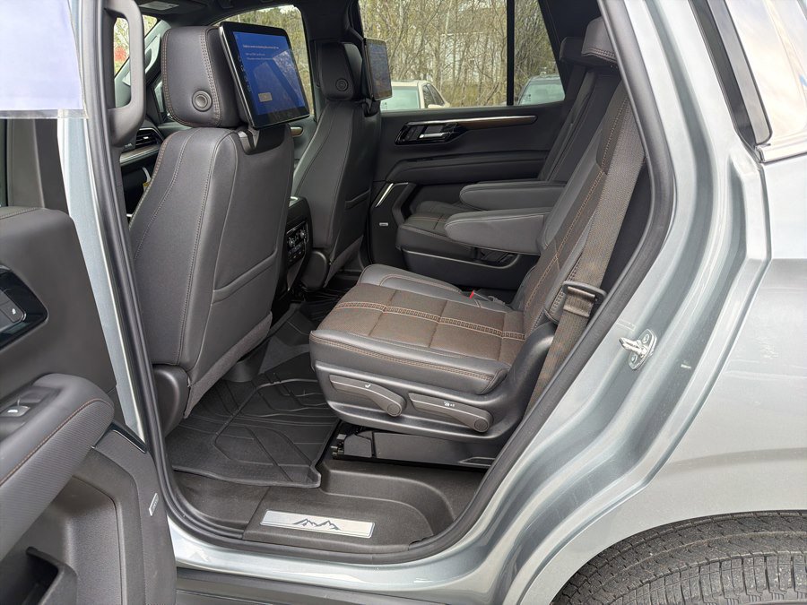Used 2025 Chevrolet Tahoe High Country AWD/4WD image 7