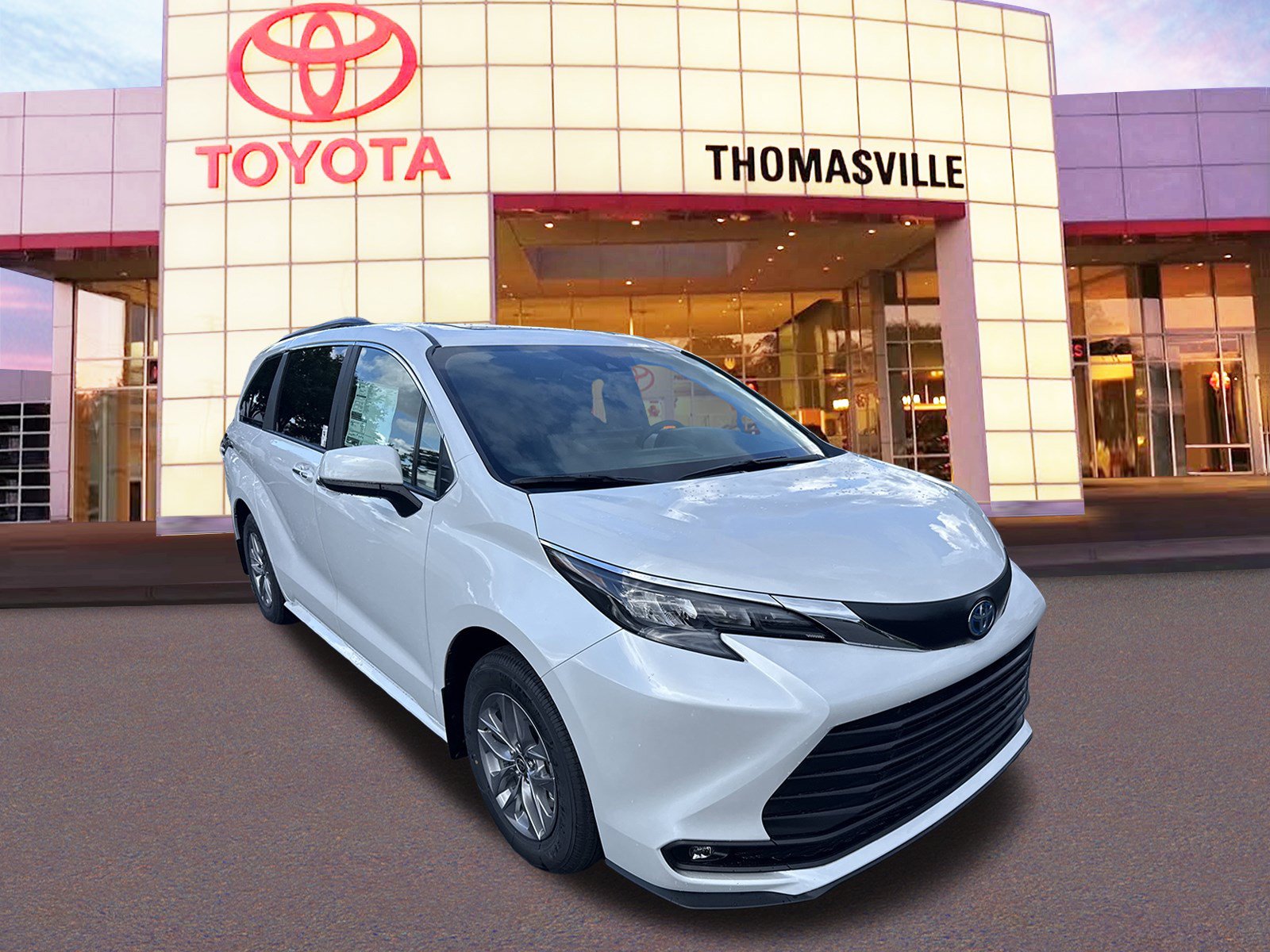 New 2025 Toyota Sienna XLE FWD image 3