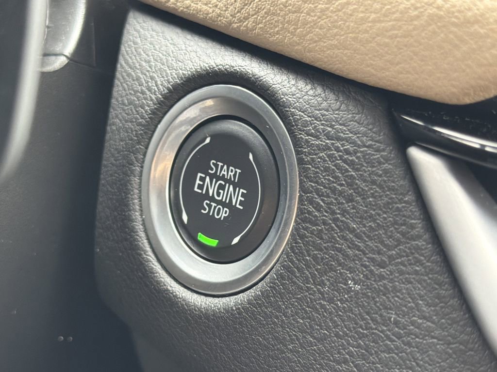 Used 2025 Cadillac XT4 Premium Luxury image 23