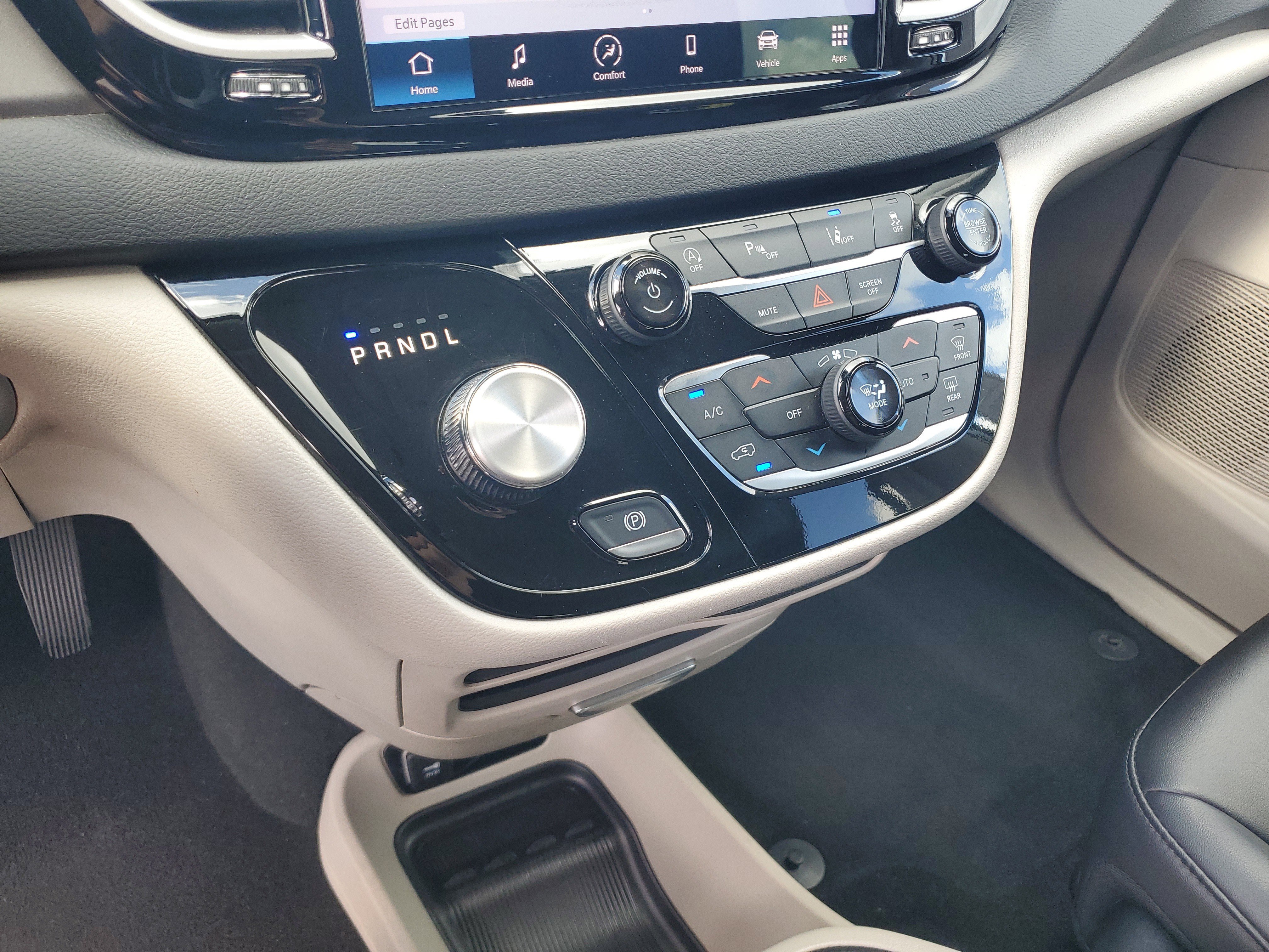 Used 2024 Chrysler Pacifica Touring-L FWD image 22