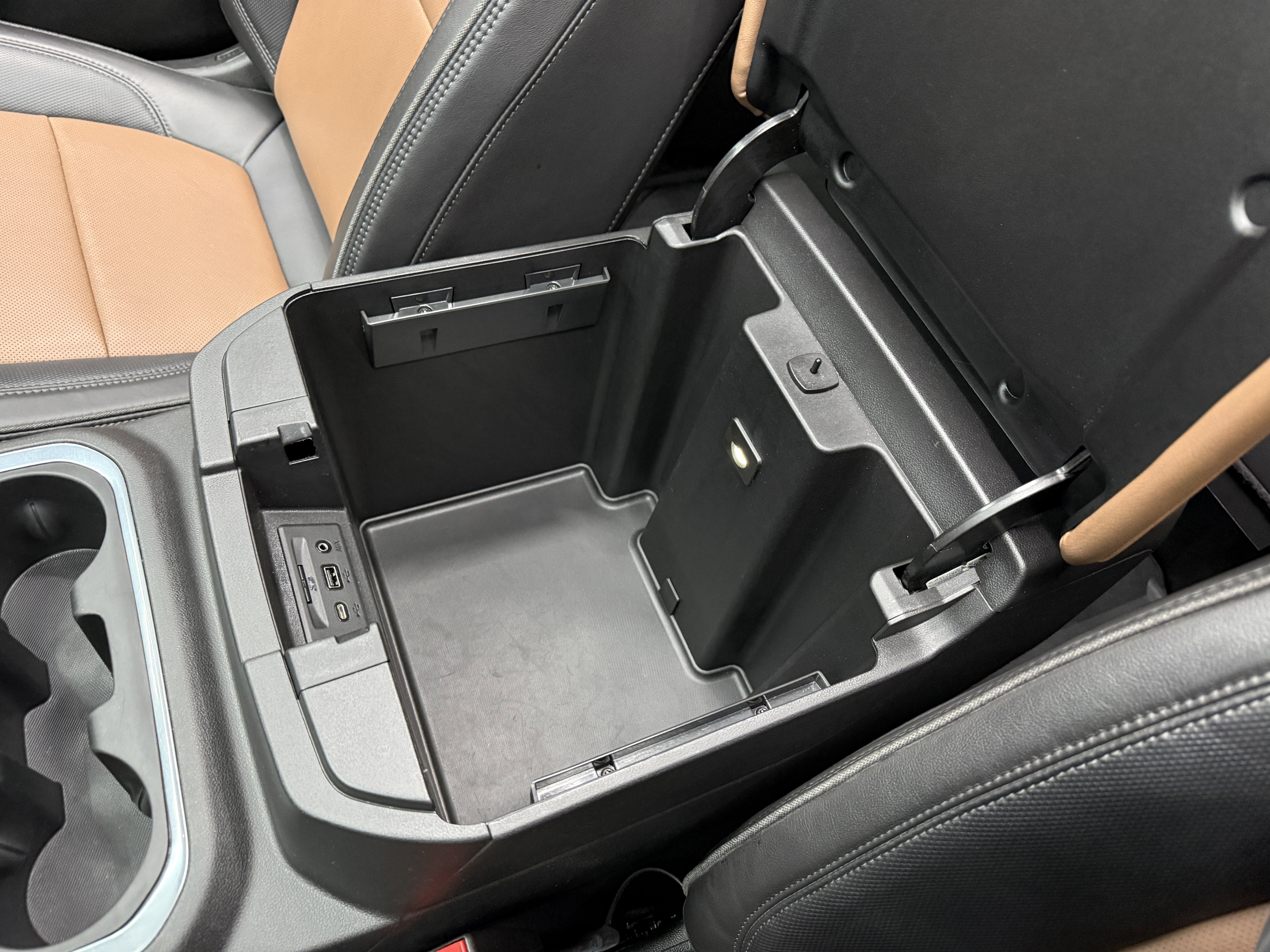 Used 2022 Chevrolet Silverado 1500 High Country w/ Technology Package image 26