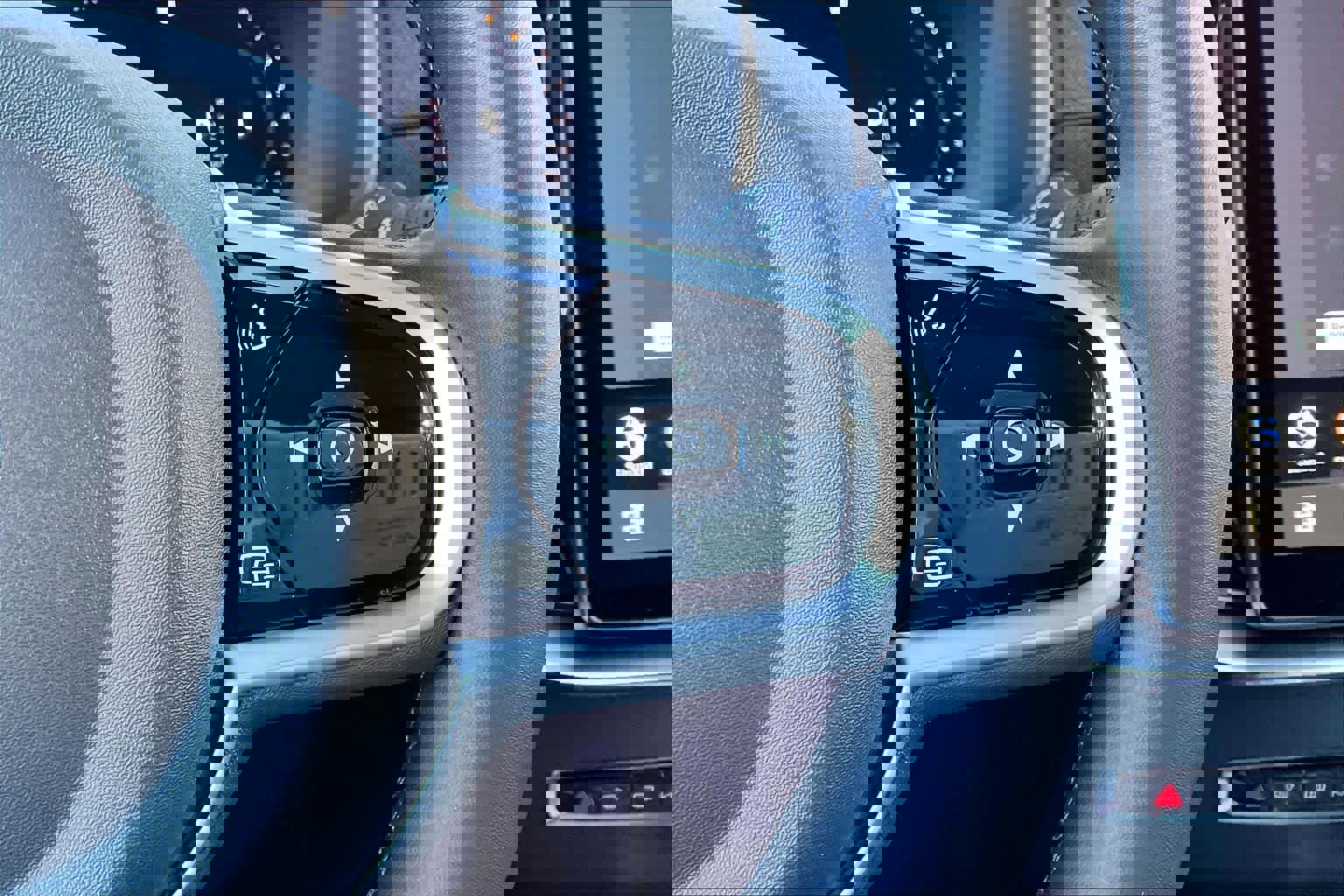 New 2026 Volvo XC90 B5 Plus w/ Protection Package image 18